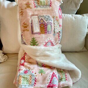 NEW Christmas Cupcakes & Cashmere Pink Faux Fur Gingerbread House Blanket